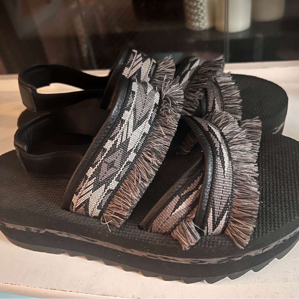 Teva Sandals size 8 - Picture 2 of 7